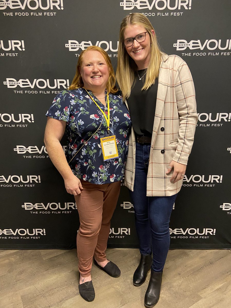 Had a great evening representing @chicken_nova at @devourfest last evening! Thanks to Chicken Farmers of Canada Young Farmer Program participant and one of Chicken Farmers of Nova Scotia’s new entrant, Rachel for attending with me! #iheartchickenfarmers @TheInsideCoop