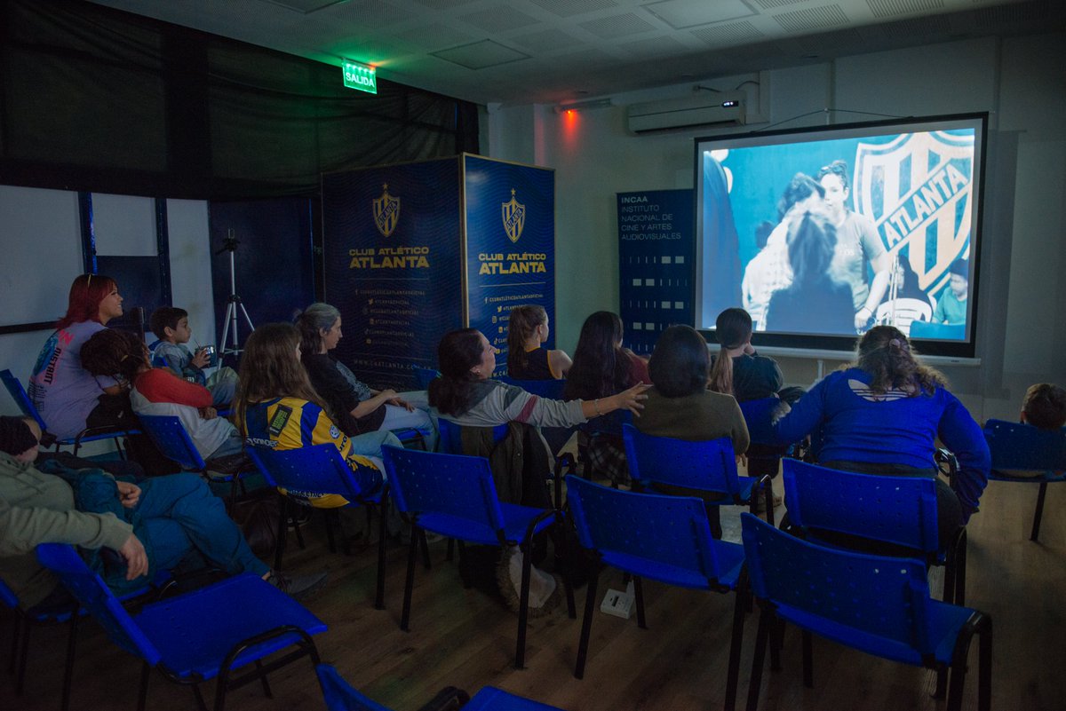 INCAA_Argentina's tweet photo. La Coordinación de Gestión y Desarrollo de Programas Especiales del INCAA, junto al Club Atlético Atlanta, realizó una proyección del documental Pibas del viento, de Liv Zaretzky, en las instalaciones del club.

@atlantaoficial https://t.co/WVl2ecKFe3