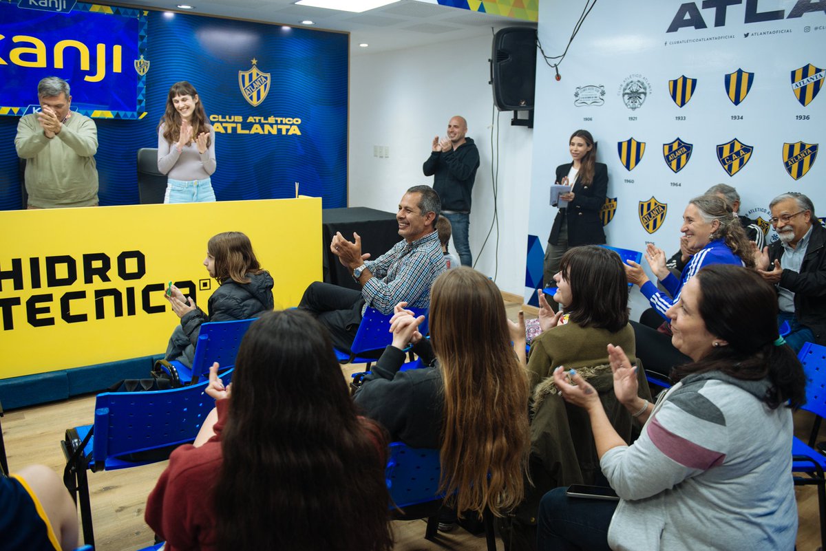 INCAA_Argentina's tweet photo. La Coordinación de Gestión y Desarrollo de Programas Especiales del INCAA, junto al Club Atlético Atlanta, realizó una proyección del documental Pibas del viento, de Liv Zaretzky, en las instalaciones del club.

@atlantaoficial https://t.co/WVl2ecKFe3