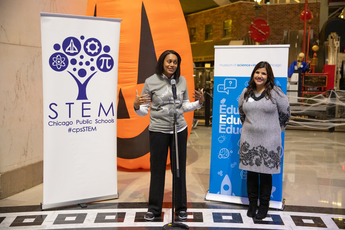 ChiPubSchools's tweet image. What a STEMtastic day! Hosted by @cpsSTEM, Reimagining STEM at @msichicago was a fun and interactive learning experience for the entire family.
 
Led by MSI, families discovered the thrill of STEM through 20 activity stations incorporating the District's math &amp;amp; science curriculum
