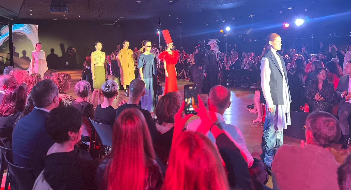 JHurtadoGV's tweet image. #SanSebastiánModaFestival #SSMF23 celebra hoy su pasarela en el @museobalenciaga @GipuzkoadeModa @diariovasco
Un desfile de creadores locales e @IsabelSanchisSL #ModaLocal #ComercioLocal