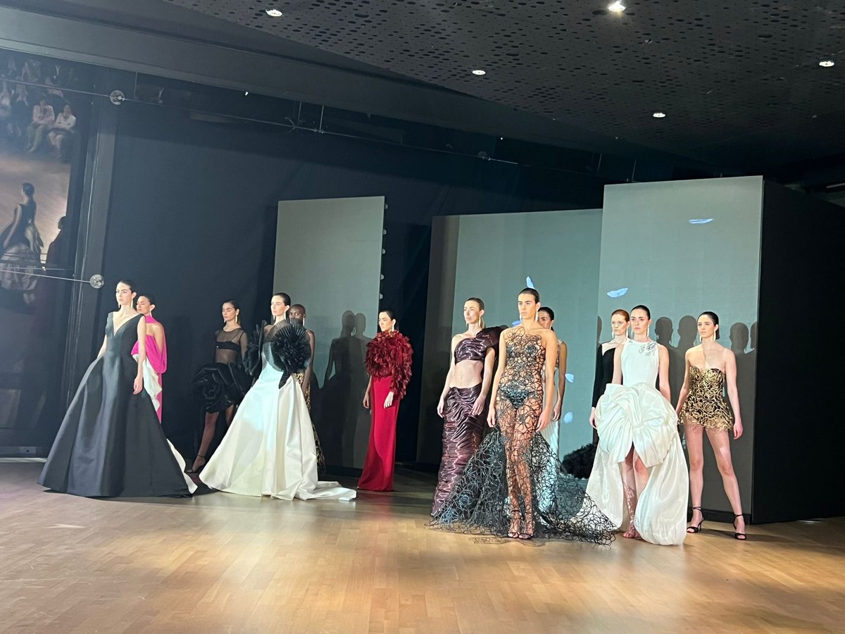 JHurtadoGV's tweet image. #SanSebastiánModaFestival #SSMF23 celebra hoy su pasarela en el @museobalenciaga @GipuzkoadeModa @diariovasco
Un desfile de creadores locales e @IsabelSanchisSL #ModaLocal #ComercioLocal