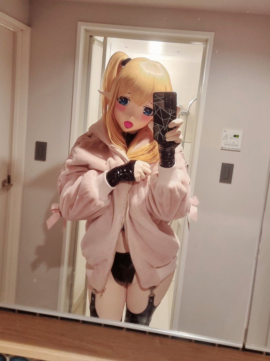 Do you like wearing tight clothes underneath?