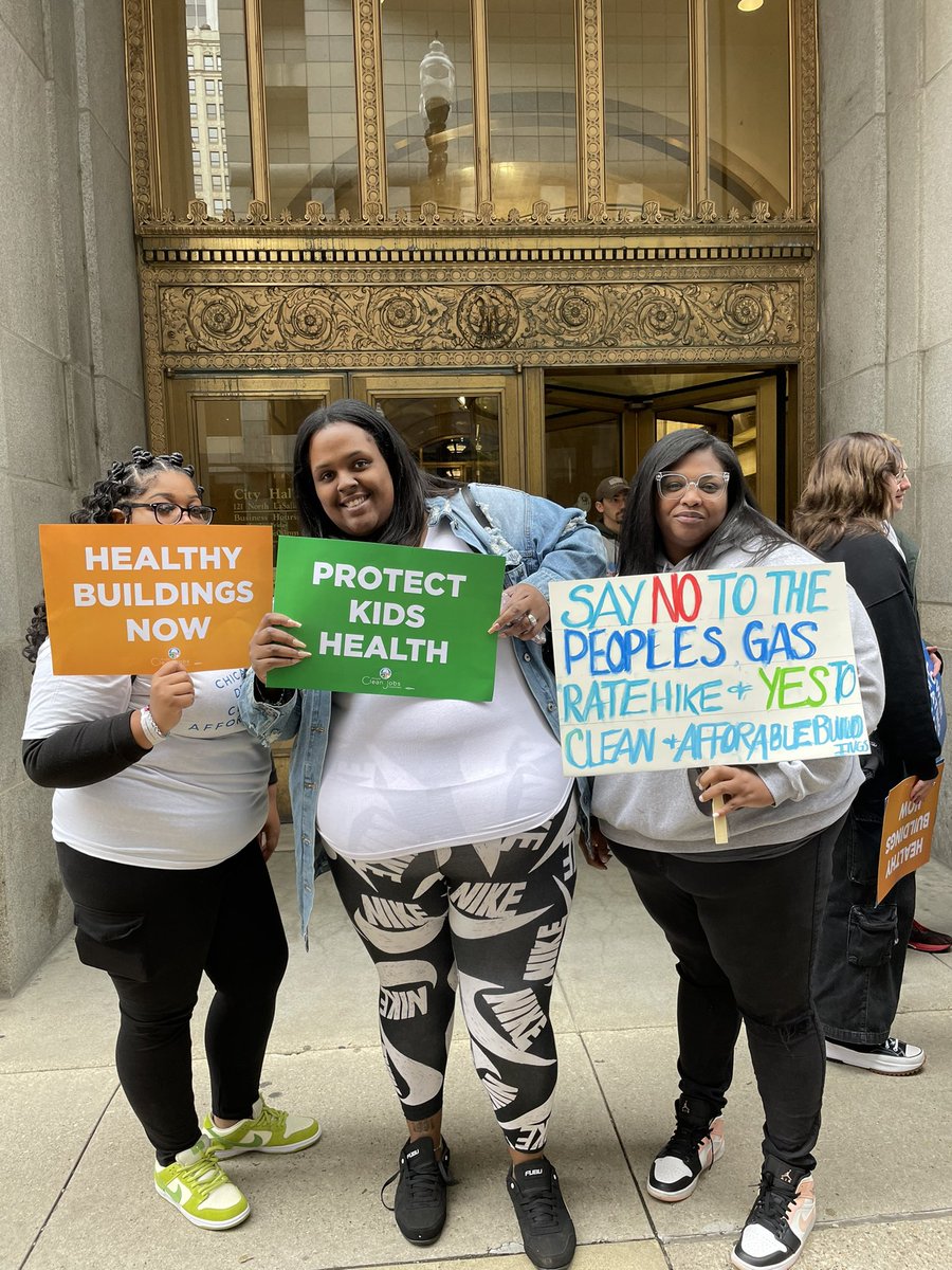 pcrchi's tweet image. One week ago today we were outside of City Hall calling for Chicago City Council to invest in #CleanHeat. The time to pass a Clean Buildings Ordinance is now!