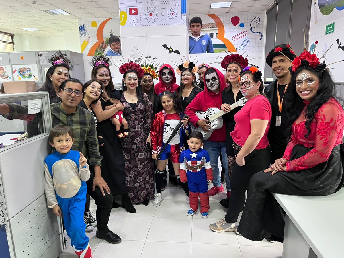 lmsaenzm's tweet photo. Nos unimos a la celebración del día de los niños en compañía de los hijos de funcionarios y colaboradores de @SecEducaCundi y @Cundinamarcagob una jornada para compartir con las familias y unirnos en la alegría de estas fechas #HalloweenEnLaGober https://t.co/mh7Bm0pc1h