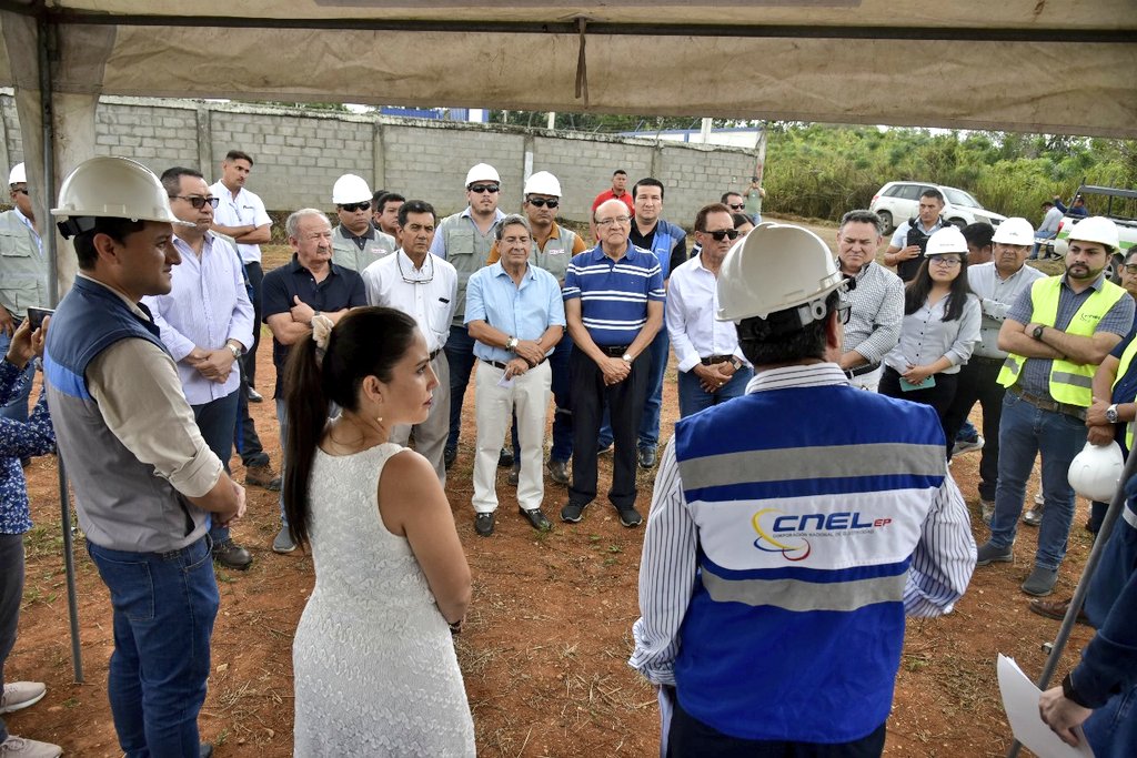 GoberElOro's tweet image. La gobernadora @mercedesserrano acompañó al gerente general de @CNEL_EP @mgsmarcelosuare en el acto de inicio de la construcción de la subestación La Avanzada 2 en #SantaRosa, a concluirse en el 2025. Representantes de @CECOR_1 participaron del evento.

#NuestroTrabajoContinúa