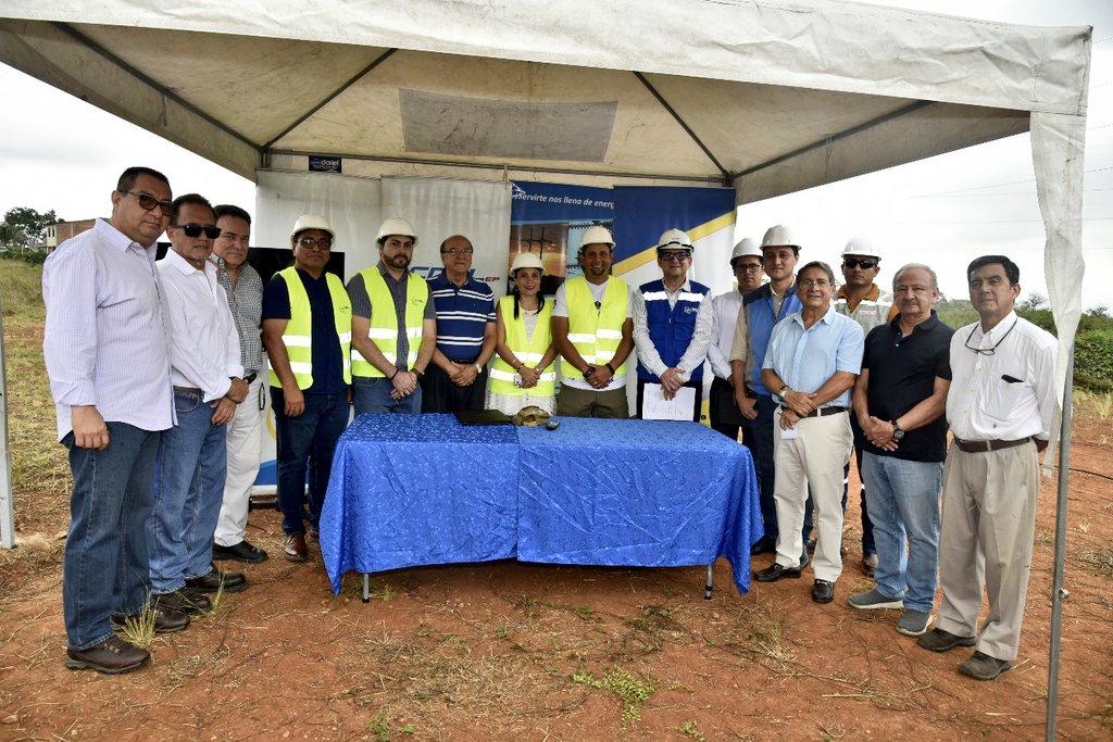 GoberElOro's tweet image. La gobernadora @mercedesserrano acompañó al gerente general de @CNEL_EP @mgsmarcelosuare en el acto de inicio de la construcción de la subestación La Avanzada 2 en #SantaRosa, a concluirse en el 2025. Representantes de @CECOR_1 participaron del evento.

#NuestroTrabajoContinúa