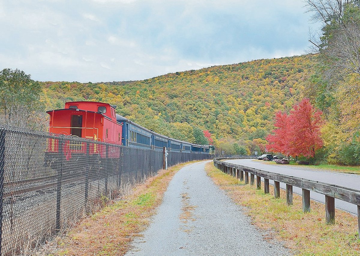 LivePlayDo's tweet image. Autumn is one of the best times to visit the Poconos in Northeast PA. There is plenty to do while almost always surrounded by scenic views. One great way to take in the views in is by train! Train Excursions run until November 5th. Read more at RecreationNews.com.