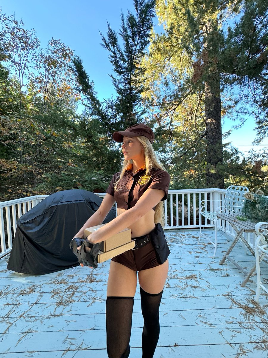 CarolineZalogg's tweet photo. handled with care always https://t.co/F0kEKY8Hu2