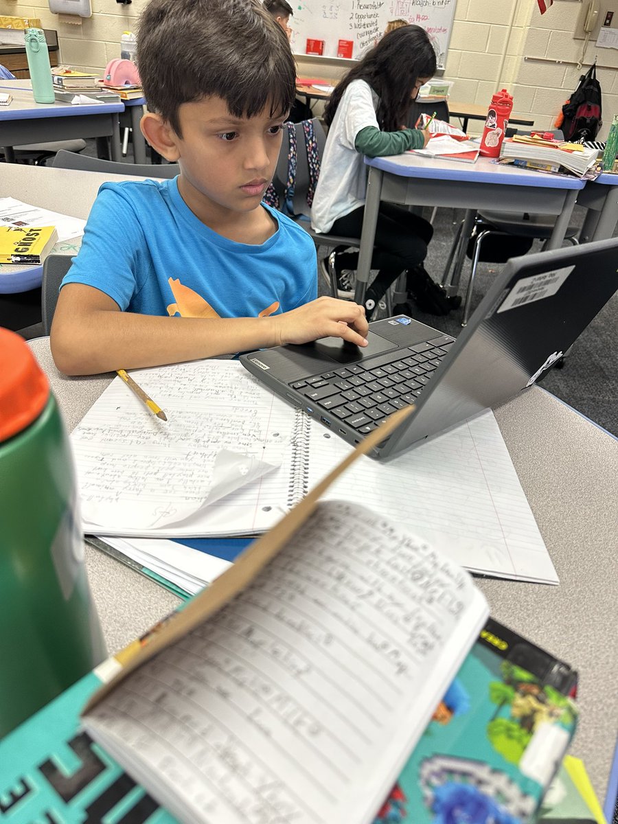 vandesampel77's tweet photo. #DraftingParty created the sounds of pencils โ๏ธ and keys moving at @HanoverHuskies ! #Writing was everywhere and #InformationalTexts are comingโฆ https://t.co/s7XqwONvh0