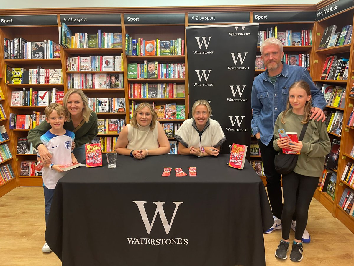 SilverFoxSean's tweet photo. Was a pleasure introducing my kids to the legend that is @leahcwilliamson today, they were buzzing!! The look on Leahs face when she clocked her "favourite teacher" was brilliant 🤣 https://t.co/e1wAA1HETL