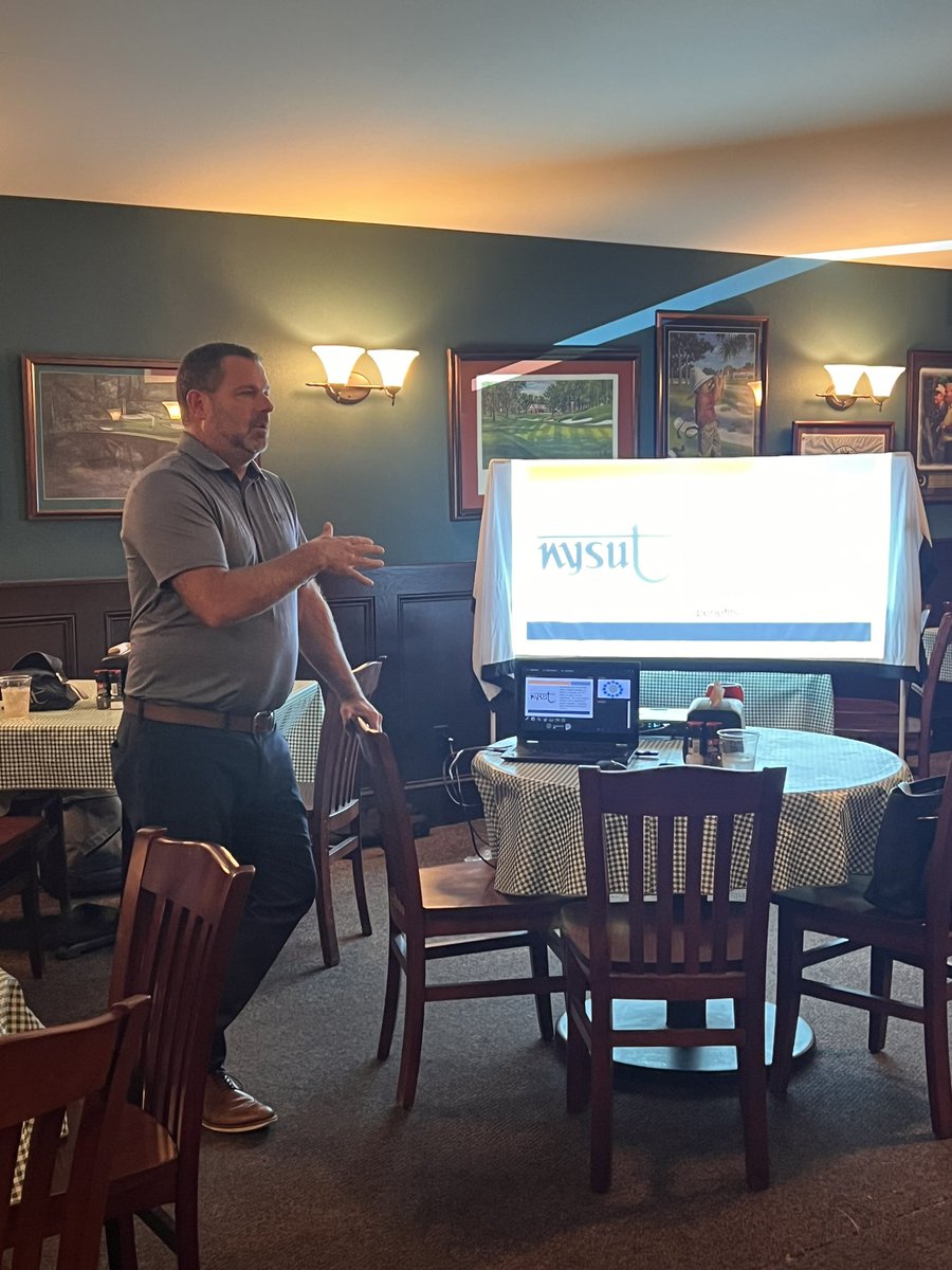 DoraLeland's tweet photo. Welcoming new @nysut members to @HtaUnited- @HillM20 shares critical information about the #UnionValue https://t.co/b4SBg27Fz0