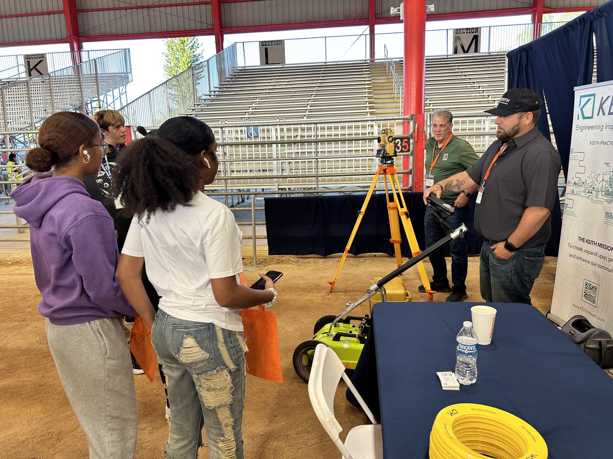 🏗️🌆 Building the future, one field trip at a time! Our Patriot scholars had an amazing day at the Construction Career Day field trip. Learning, exploring, and growing together. 💡🚧 #FieldTripFun #FutureBuilders #PatriotScholars @winfredjporter