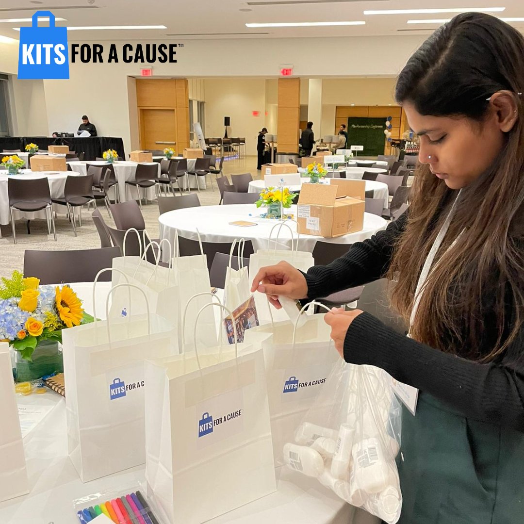 Kits4aCause's tweet photo. #TBT to last week when we were at the #PartnershipConference.
We engaged over 320 attendees and made a massive impact by packing 480 hygiene kits in 15 minutes, all for @YSM_TO.
Thank you to all attendees and @MeridianCU for an unforgettable #TeamBuilding and #KitPacking event. https://t.co/XT2nnwe9gW