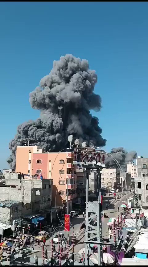 cadenapolitica's tweet image. 💥✈️Duro golpe a Hamás: ataque aéreo israelí alcanzó túnel subterráneo de almacenamiento de cohetes🔥🧨

 #IsraelDefenseForces #Hamas #MiddleEastConflict #GazaStrip #MilitaryOperations #RocketAttacks #Terrorism #Security #InternationalRelations #Warfare

cadenapolitica.com/duro-golpe-a-h…