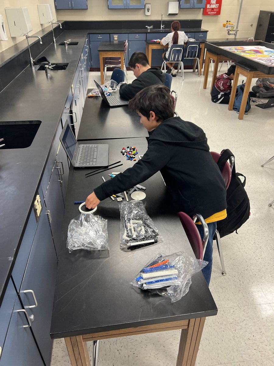 mrs_redgate's tweet image. LEGOOOOO! Our #LEGORobotics team met for the first time today and got right to work building the mission models. Excited to work with this great group of kids and the amazing @msgmakeshistory !!! #TeamJordanJags