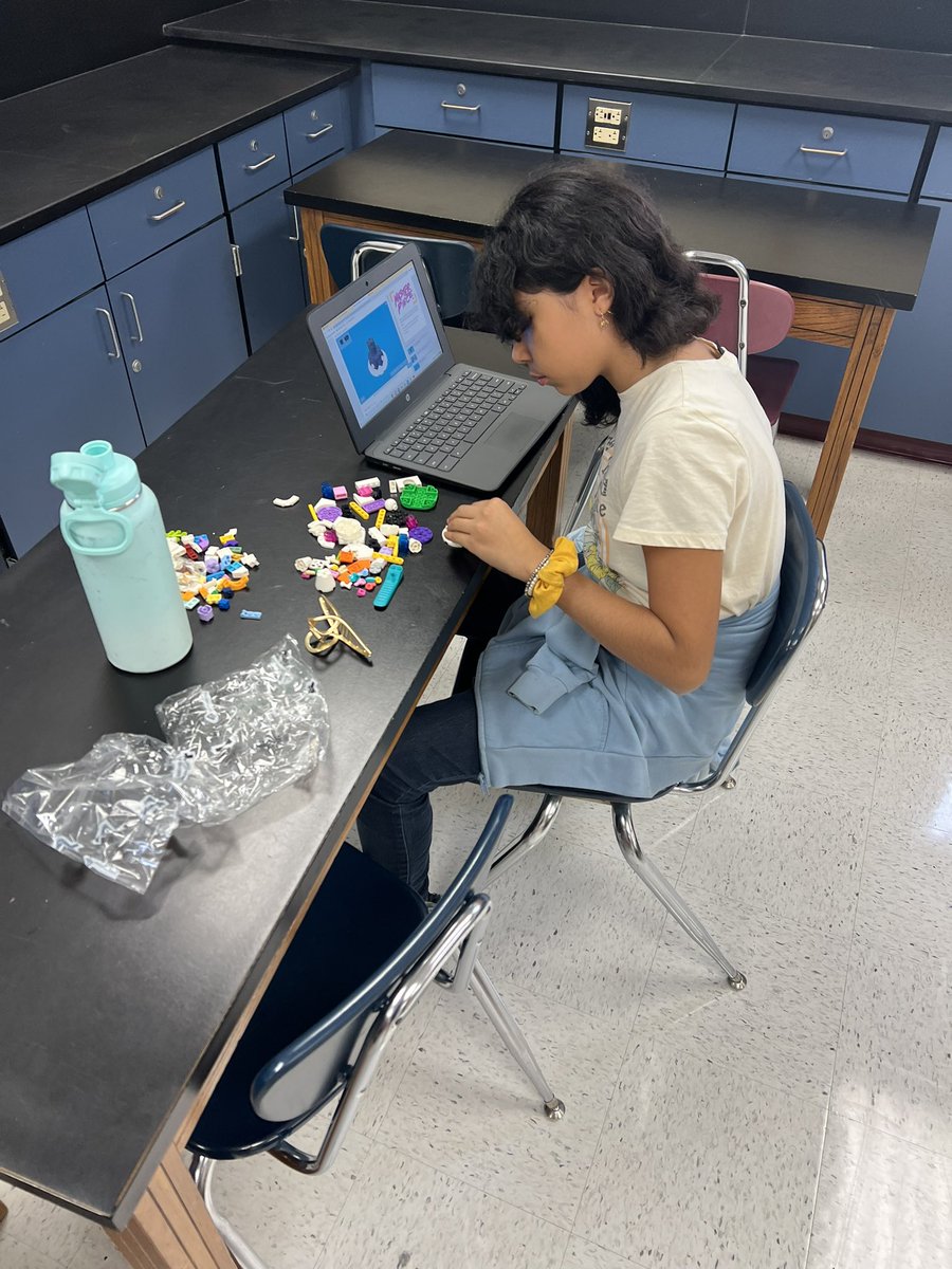 mrs_redgate's tweet image. LEGOOOOO! Our #LEGORobotics team met for the first time today and got right to work building the mission models. Excited to work with this great group of kids and the amazing @msgmakeshistory !!! #TeamJordanJags