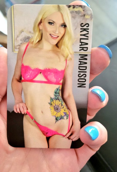 I am putting outfits together for exxxotica! Who will I get to see there? 👀 https://t.co/REFOHTyJGO