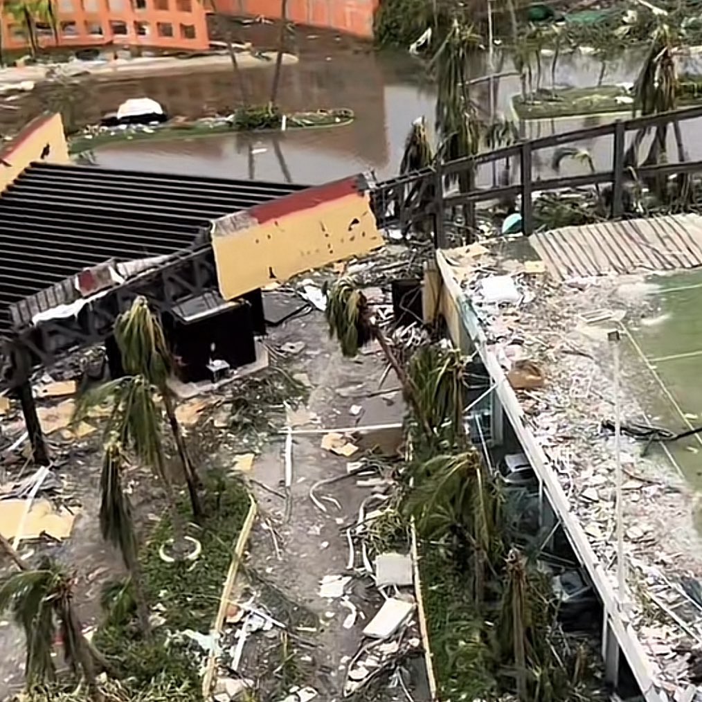 souljagirlc's tweet photo. Acapulco is already a very impoverished and under resourced city in Mexico. With this level of destruction, Acapulco will never be the same again. This is so heartbreaking and I wish it was getting more attention bc I know Acapulco definitely needs the aid and support! https://t.co/adaOVld1M3