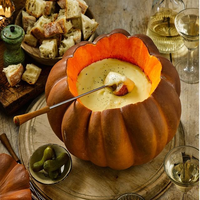 PUMPKIN Cheese Fondue via Good Housekeeping.  
#GhastlyGastronomy
#NationalPumpkinDay

goodhousekeeping.com/uk/halloween/a…