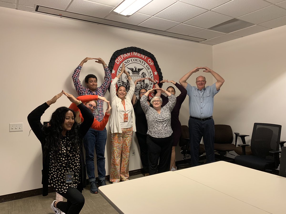 SF_DPA's tweet photo. Thanks to our #SFDPA staff members who took a few moments to Celebrate #LightsOnAfterschool Day‼️ We support building safe and healthy spaces for youth in our city!! Thank you @SF_DCYF for all that you do!! https://t.co/9g3tNotsSc