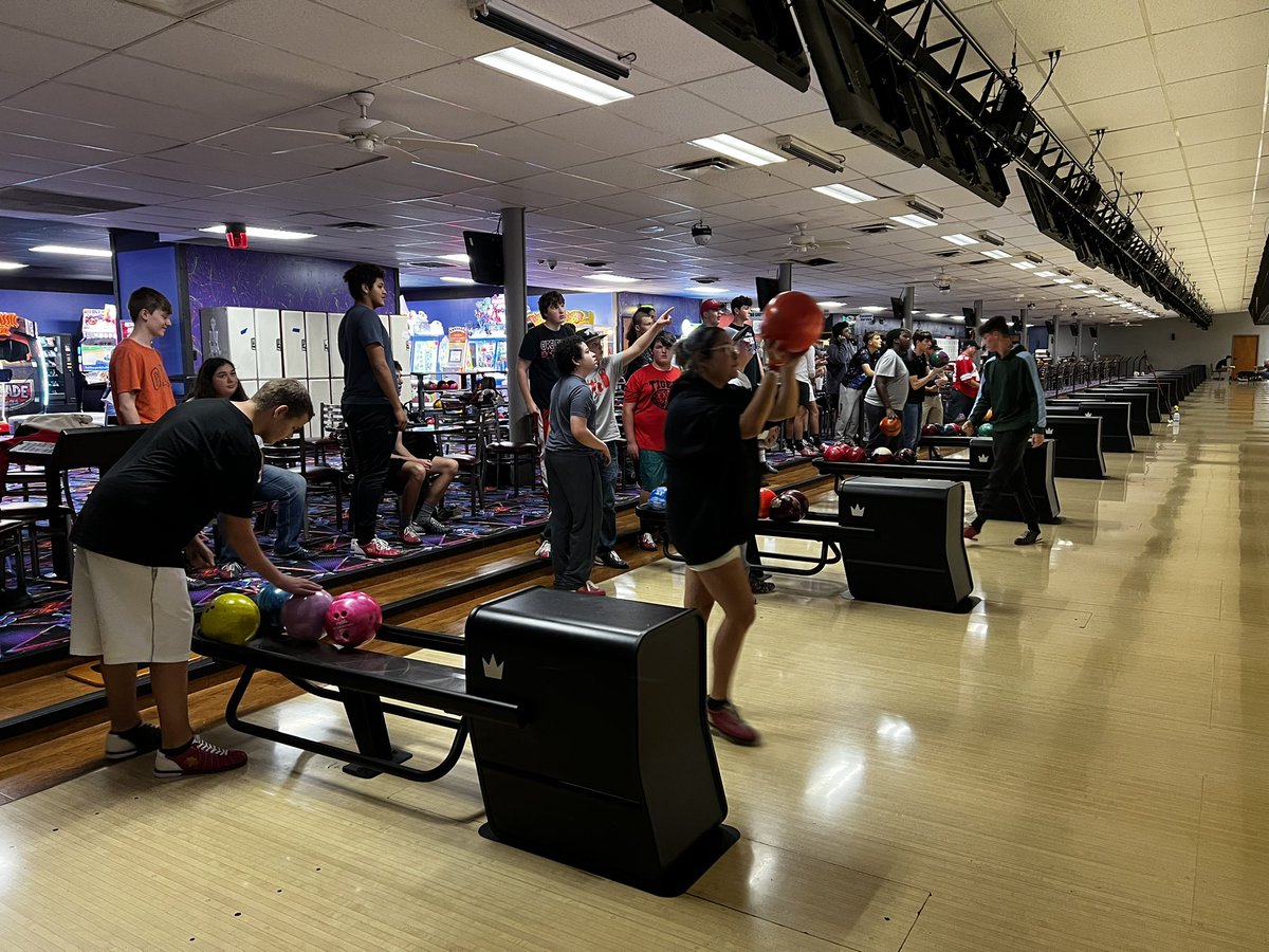 CoachBoBuckley's tweet photo. Another 30 for tonight’s open bowling. #circleville #tigers #bowling https://t.co/Zfl0out6TO