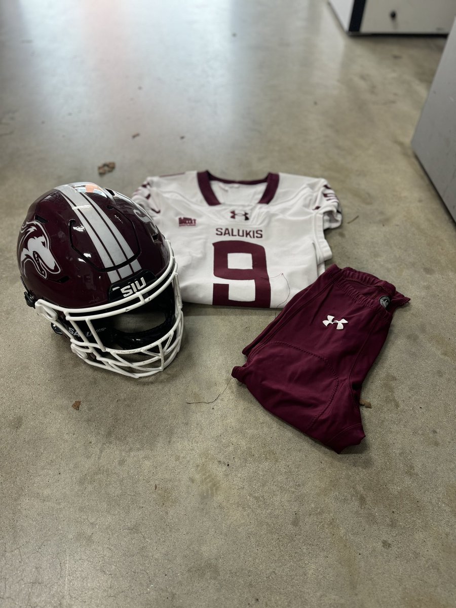 Week 9 threads for a trip to Western Illinois!