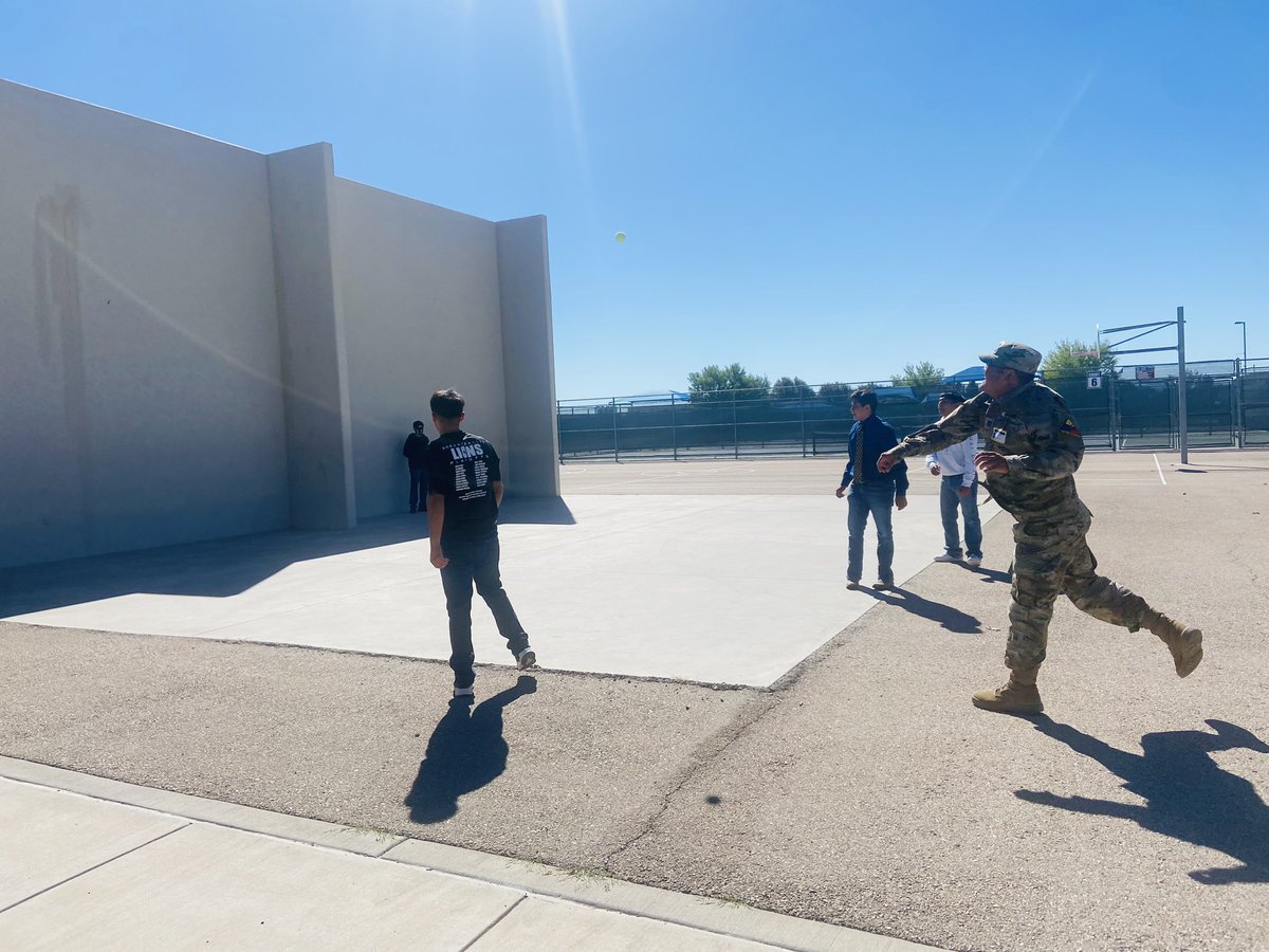 CisClint's tweet photo. Thank you for the great lunch with our students , great company and great role models ! #ARMY #fortbliss #weareclint #ciselpaso ๐ฆ๐๐ค https://t.co/SXm8HEgT7F