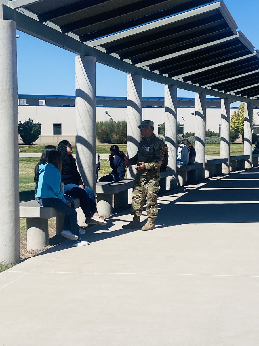 CisClint's tweet photo. Thank you for the great lunch with our students , great company and great role models ! #ARMY #fortbliss #weareclint #ciselpaso ๐ฆ๐๐ค https://t.co/SXm8HEgT7F