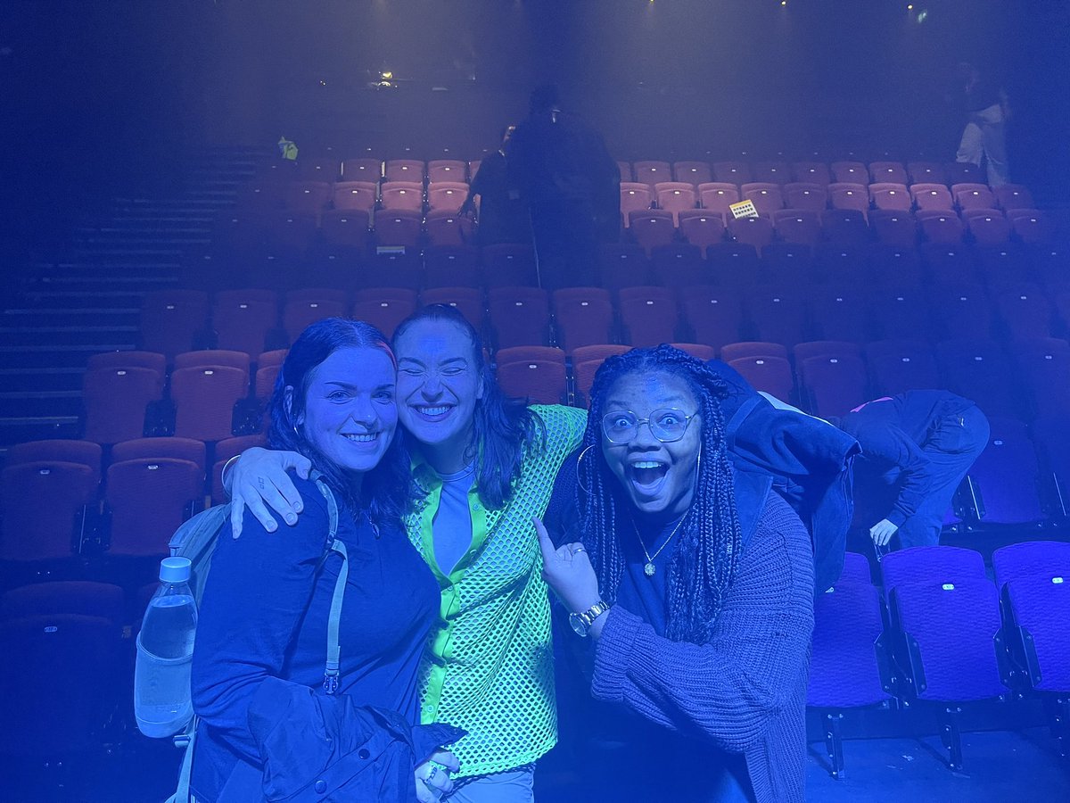 LoloUnplugged's tweet photo. Tonight was phenomenal.

Big up to everyone who took part in the @franticassembly’s Ignition showcase. So, so talented!

Also big up to @RobynLexi + @frankiearobson ❤️❤️❤️❤�� https://t.co/56Yv23FDSL