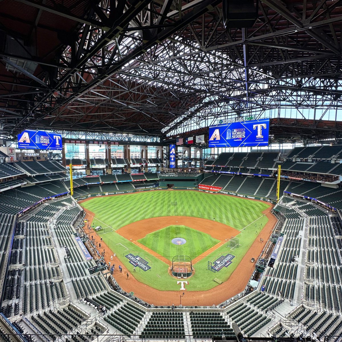 Dbacks's tweet photo. We really out here. 🤯 https://t.co/2TbxTQTvO3