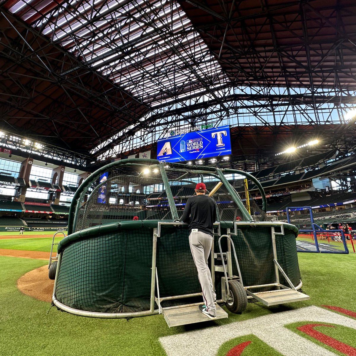 Dbacks's tweet photo. We really out here. 🤯 https://t.co/2TbxTQTvO3