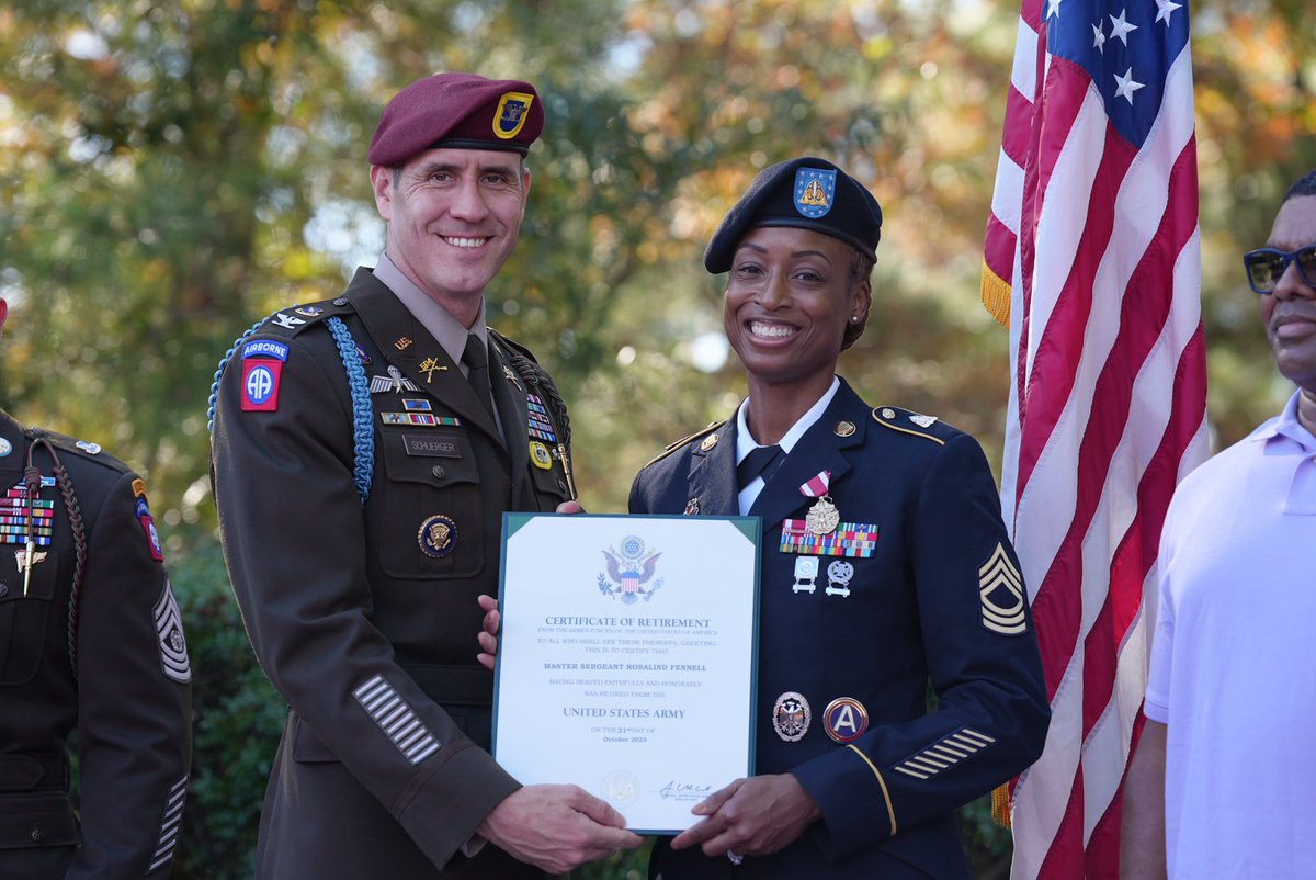 82ndABNDiv's tweet image. When it comes time to hang up the uniform and to render your final salute, we got you covered. Today, we at The 82nd Airborne Division said farewell to four amazing Leaders within The Division. 

#AATW #Congratulations #Retirement #ParatroopersFirst #ThankYouForYourService