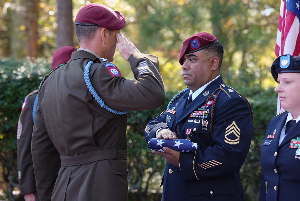 82ndABNDiv's tweet image. When it comes time to hang up the uniform and to render your final salute, we got you covered. Today, we at The 82nd Airborne Division said farewell to four amazing Leaders within The Division. 

#AATW #Congratulations #Retirement #ParatroopersFirst #ThankYouForYourService