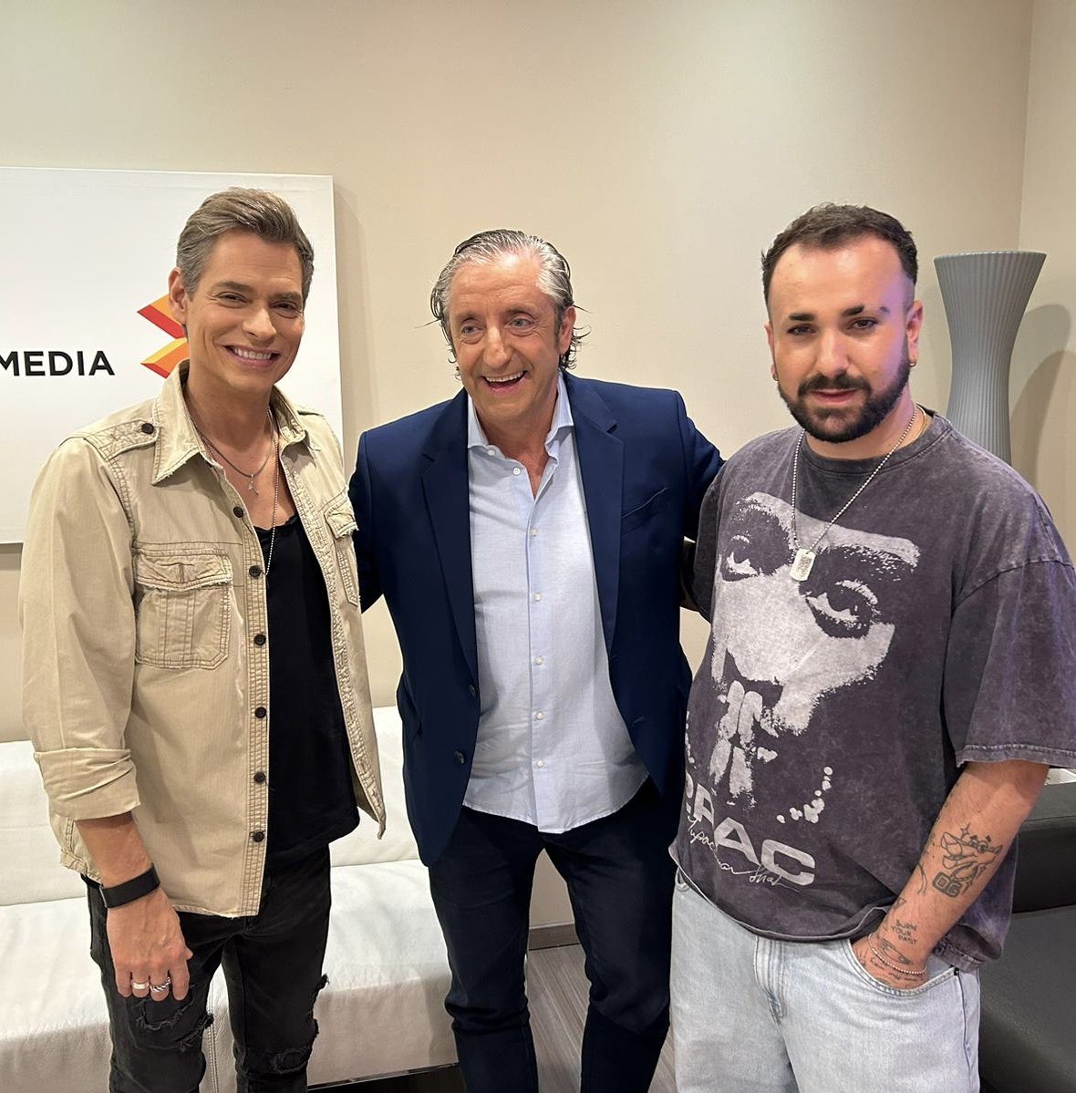 elchiringuitotv's tweet image. ⭐️ TRES ESTRELLAS JUNTAS ⭐️

👏🏻 @jpedrerol, @carlosbaute y @zz0ilo. 

¡Te están esperando en MEGA!