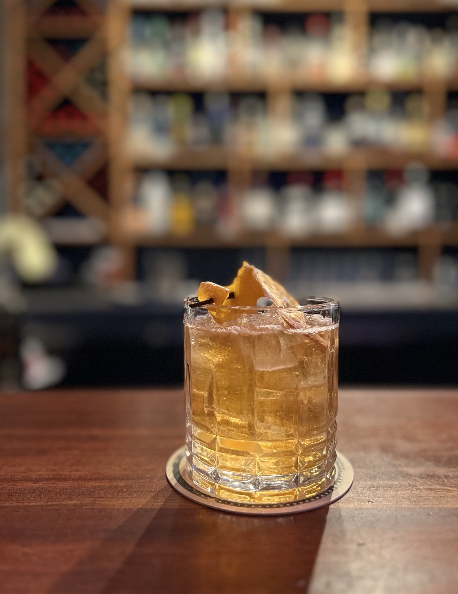 ✨ The vanilla old-fashioned ✨

Come enjoy a cocktail for yourself! We are open until 9 PM at both locations in <a href="/DTBurlingtonON/">Downtown Burlington</a> and <a href="/OakvilleDwntown/">Downtown Oakville</a>!

#SupportLocal #ParadisoFresh #BurlOn #DTOakville