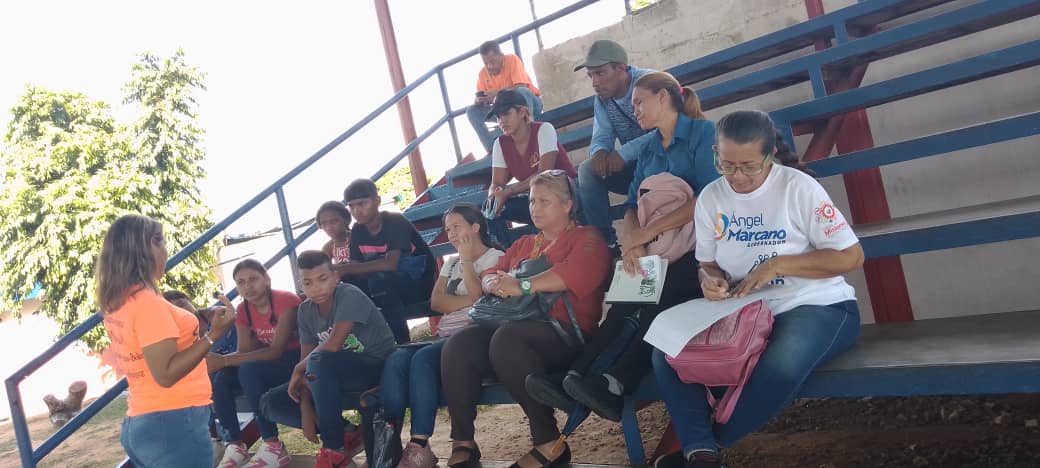 Una vez más!! #MisiónRobinson #SoyRobinsonBolivar Parroquia  Chirica Jóvenes de Misión Robinson agradecen al Presidente Nicolás Maduro Por la oportunidad de Estudio Bolívar.
<a href="/_LaAvanzadora/">Yelitze Santaella</a> <a href="/amarcanopsuv/">Ángel Marcano</a> <a href="/MisinRobinsonP2/">Luis Raul Padrón</a> <a href="/NicolasMaduro/">Nicolás Maduro</a> <a href="/Sociabolivarian/">Lilian Oropeza</a>  @MPPEDUCACION <a href="/vicesocial/">Vice Social</a>