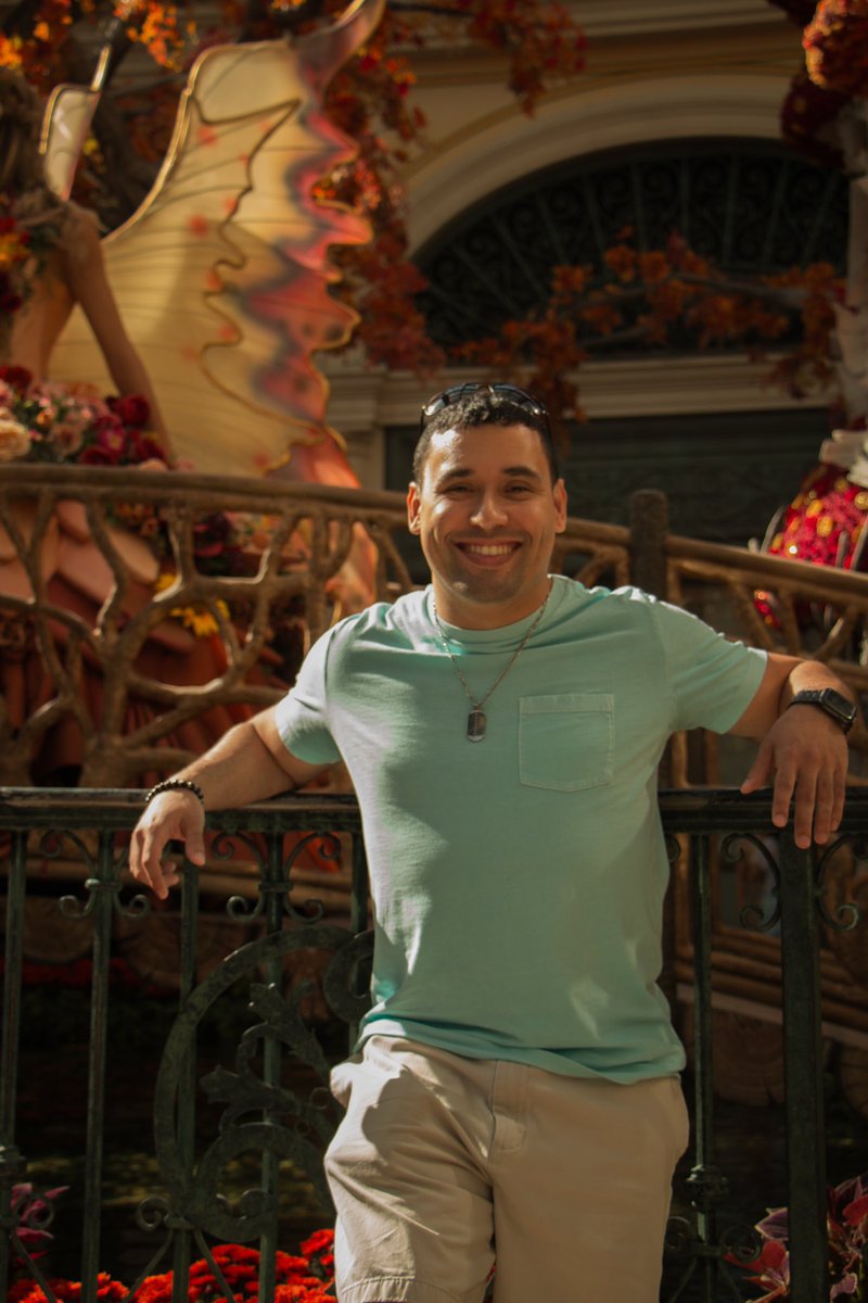BIG SHOUTOUT and credit to <a href="/JagLeisure/">JAGLeisure</a> for the W photographer skills taken at the Bellagio casino gardens! Absolutely nailed it…with all those awkward stares too 😂