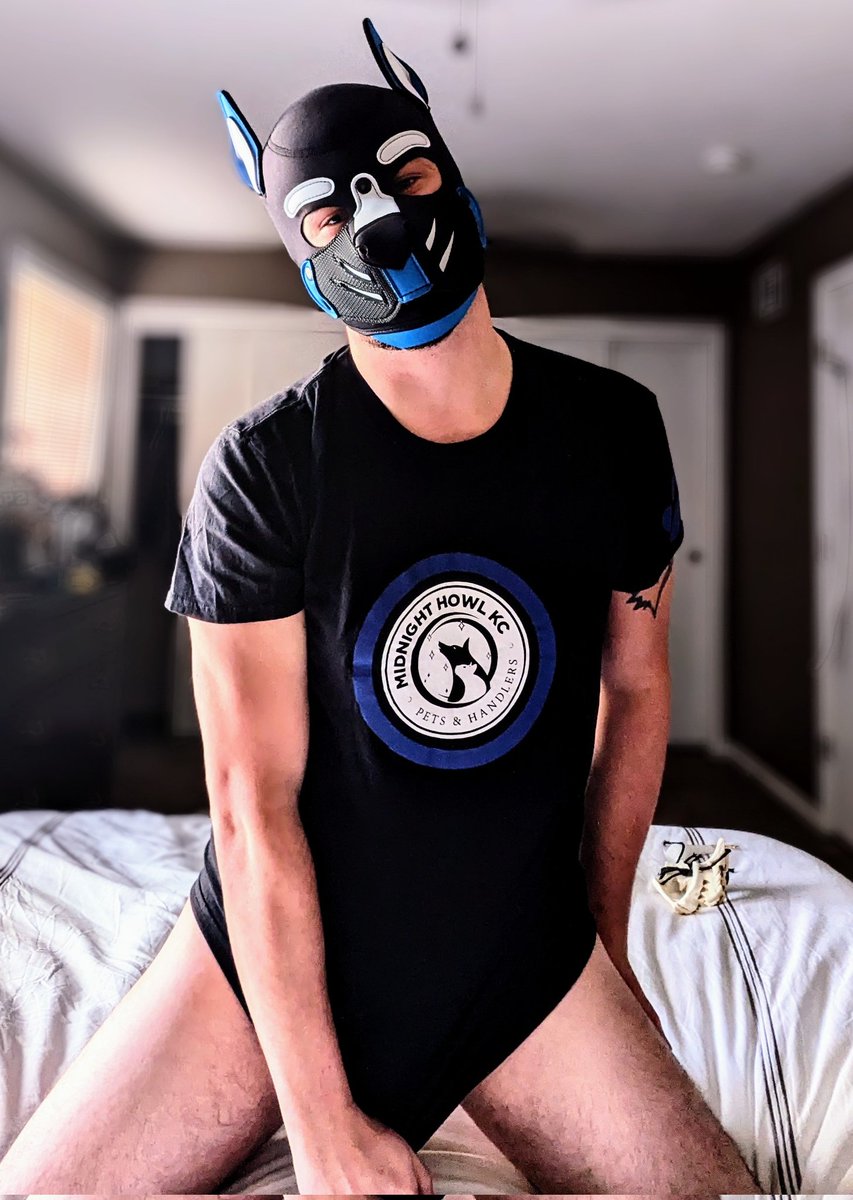 Woof Woof~

POUND tonight in KC! 💙🐾