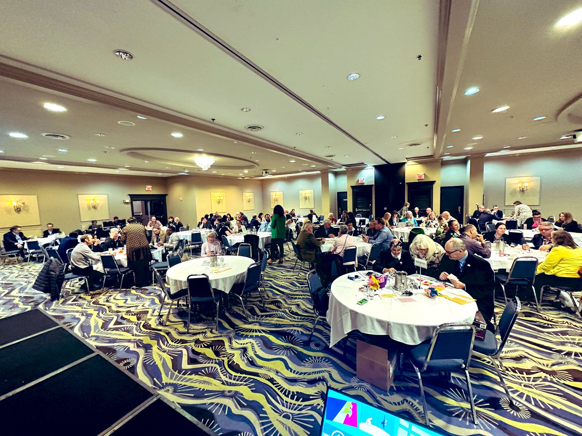 MadameFatimaK's tweet photo. ENSEIGNER : UN CHOIX PROFESSIONNEL POUR LA VIE! Être mieux outillé pour jouer son rôle de passeur culturel au congrès de la
@FNCSF à Sudbury avec les leaders en éducation au Canada. #EnsemblePourLeNPE #edufr #csviamonde @joseepoirierc https://t.co/07afB0A32Y
