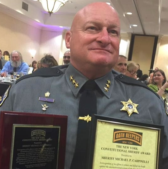 My latest story is a profile of Mike Carpinelli, an Upstate NY sheriff with ties to the Oath Keepers and the Constitutional Sheriffs, reported with <a href="/EmilyRussellADK/">Emily Russell</a> for <a href="/ncpr/">NCPR</a>. This is the first installment of our new series, called "If All Else Fails." (1/x)