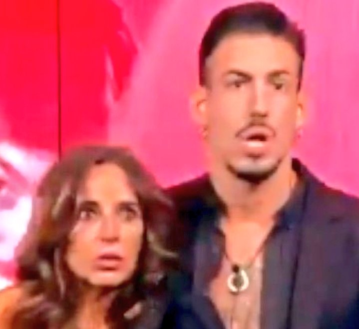 TeleTuitero's tweet image. Las caras cuando les digan que #GHVIP8 no es el éxito que se creyeron sería...

#GHVIP26O
#GHVIPGala7