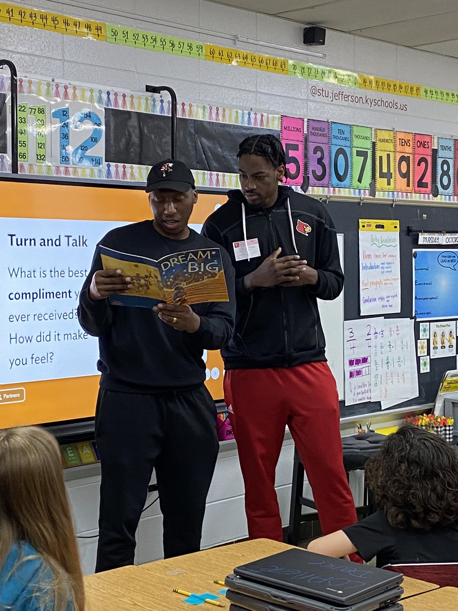 EducatorHill's tweet photo. Thank you @NdotSmitty &amp; @Nigerianfreak34 for taking time to read and converse with students @watterson_elem. We greatly appreciate your time and commitment to the community. @LouisvilleMBB @rkeiber3 https://t.co/T9mUCL2qiJ