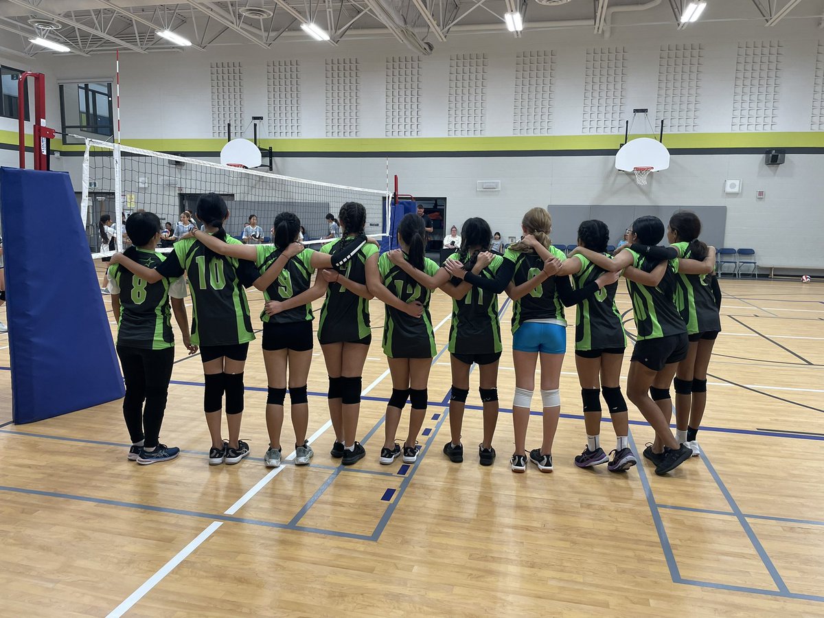 MsCormierDDW's tweet photo. First home game of the season, first win of the season!!! So proud of this group and how well they played today!!! @ddwhdsb @DDWPHYSED #astrosonthree https://t.co/DczBqOBYMR