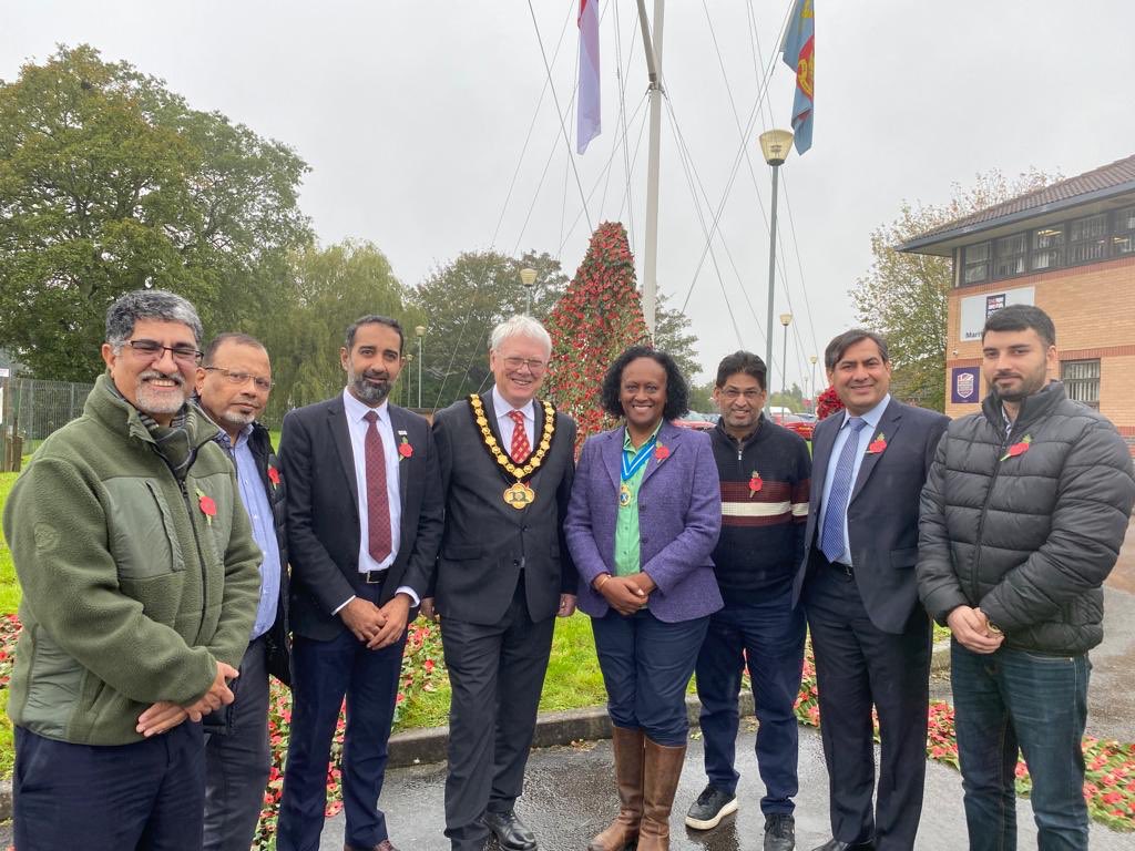East Midlands Ahmadiyya Muslim Elders Association volunteers met with Veronica Pickering MBS DL High Sheriff of Nottinghamshire & Chairman of Nottinghamshire County Council to launch the 2023 CWFP Poppy Appeal campaign.