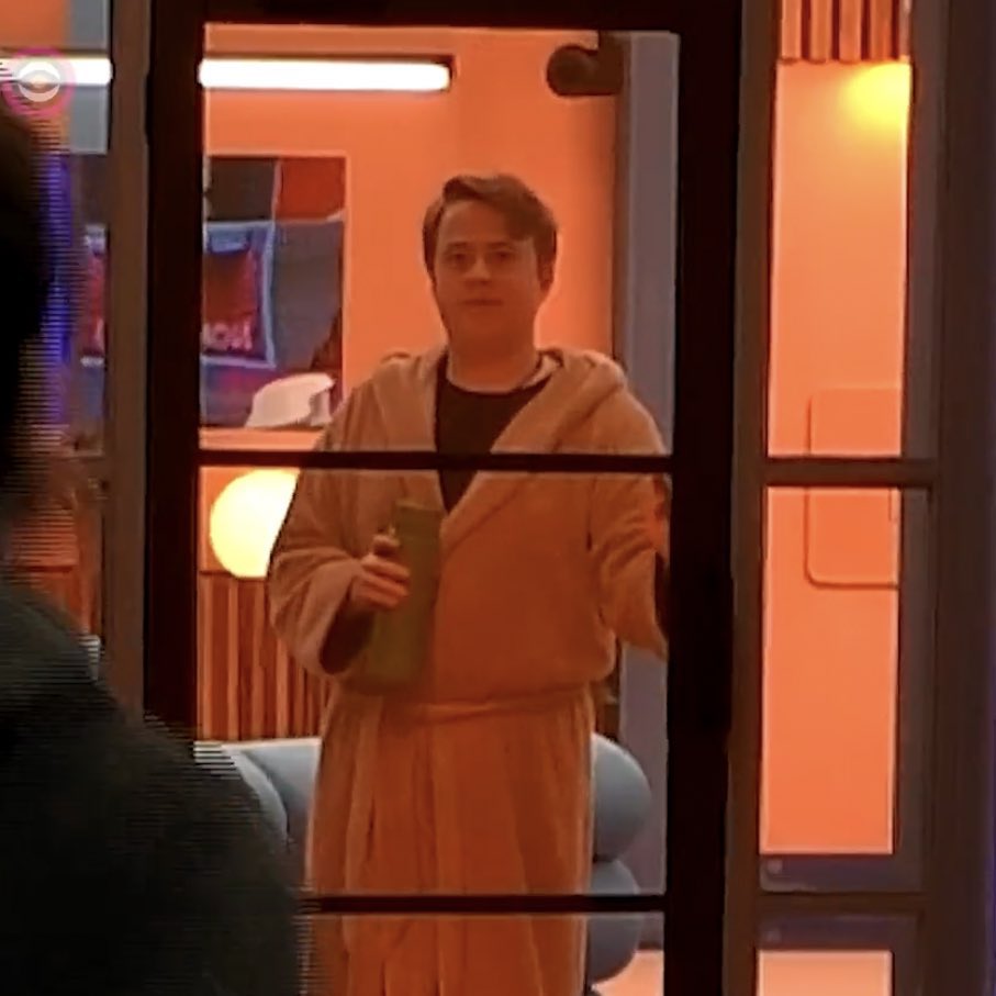 strangerbimini's tweet photo. daddymaycooks waiting for cooper at the back door when he’s 2 seconds late for his curfew #bbuk https://t.co/0H0CSpIhl3