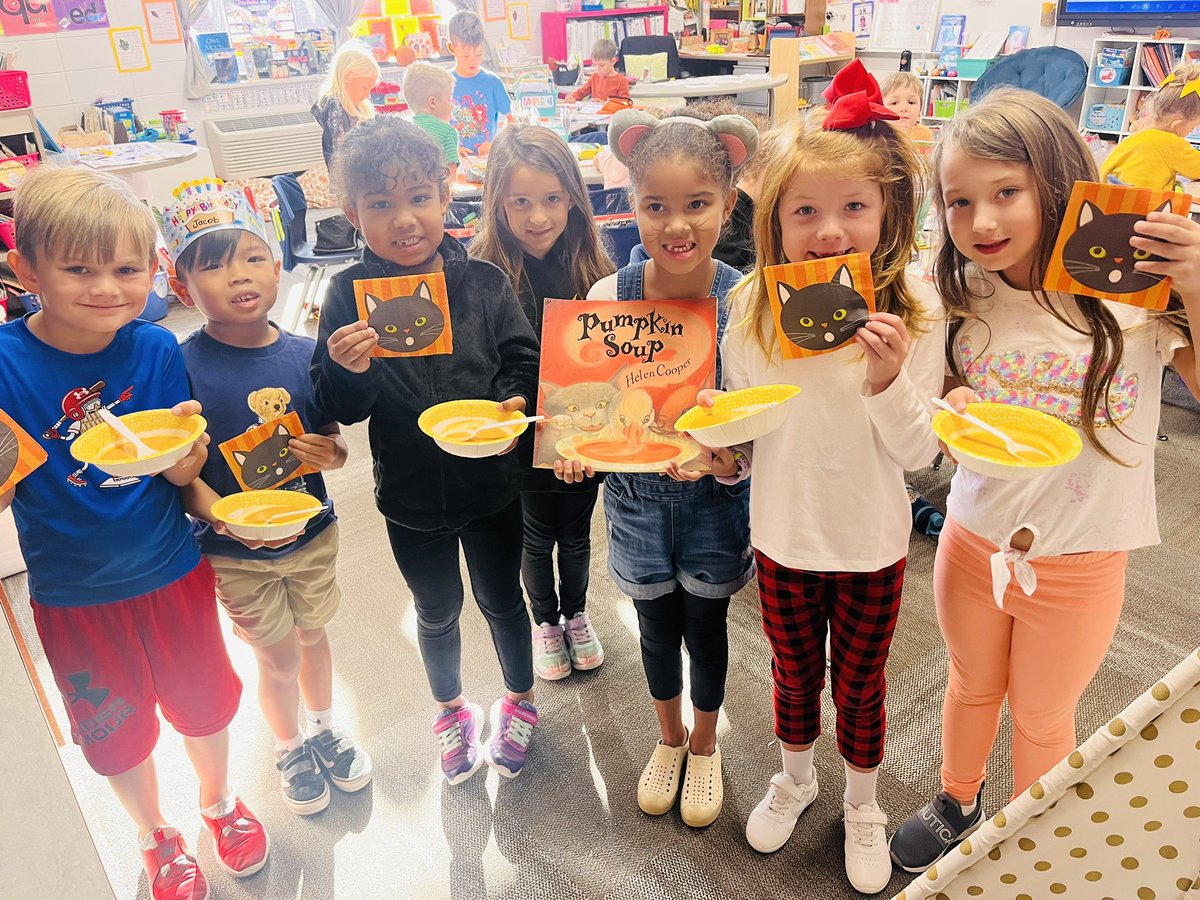 laurieteach's tweet photo. Apples and Pumpkins! #latepost #apples #johnnyappleseed #pumpkinsoup #pumpkins #fall #firstgrade #traderjoes #pumpkintreats #funinfirst #toomanypumpkins https://t.co/3nTTZwmhb9