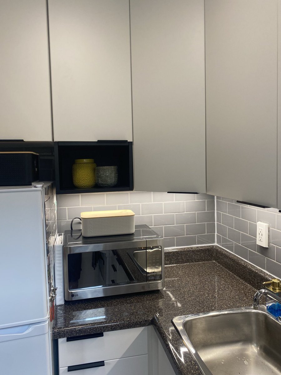 curate2life's tweet photo. Post : still needs fillers: this is the budget and energy i had. #homedecor #kitchendesign makeover https://t.co/FwofJ1y0du