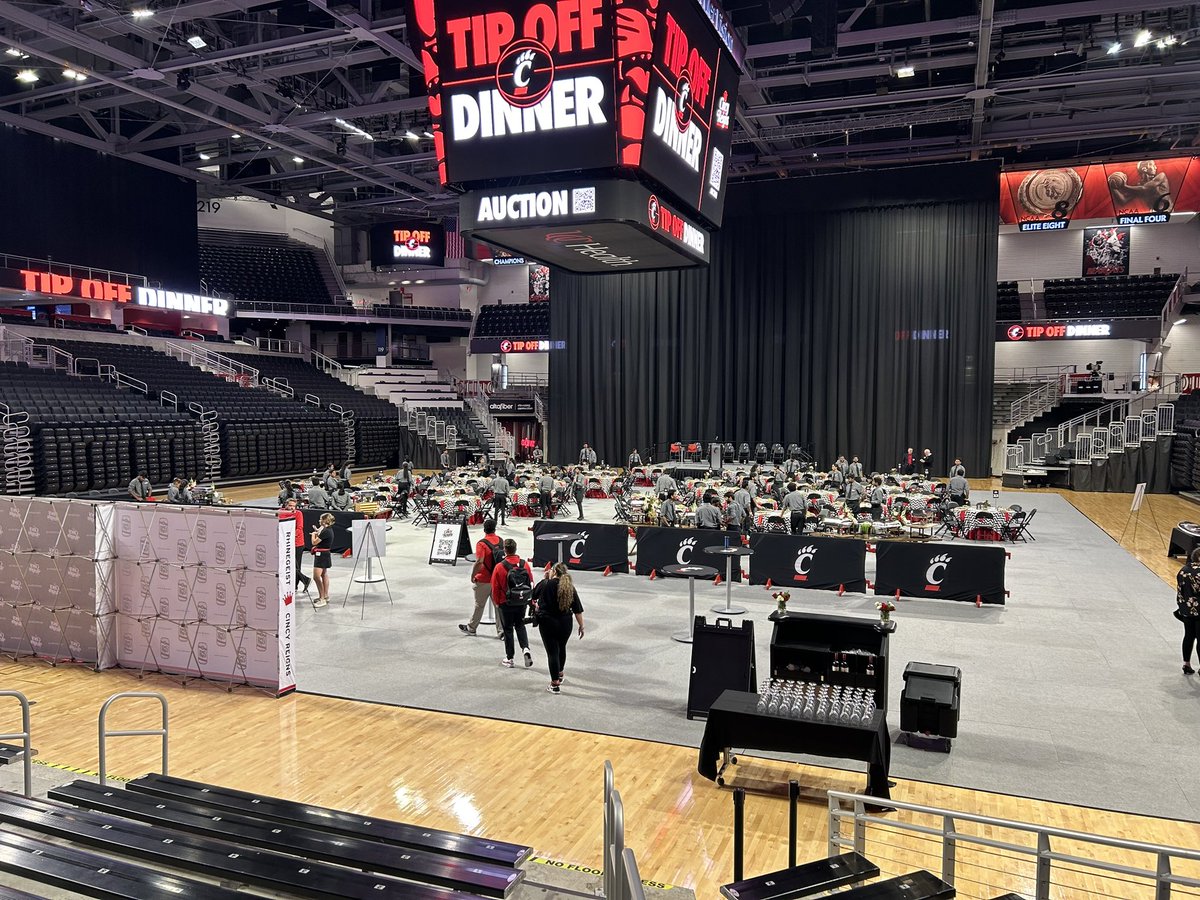 cincygreghoodin's tweet photo. #tipoffdinner @GoBEARCATS @GoBearcatsMBB @uofcincy @uofcincyalumni @GoBearcatsUCATS #Bearcats #cincyvibes #BearcatFamily #BearcatsUnited #BearcatForLife #fallincincy #wewearcincinnati #wearecincinnati @cincyreigns 🔴⚫️ https://t.co/IoXYmT0gdh
