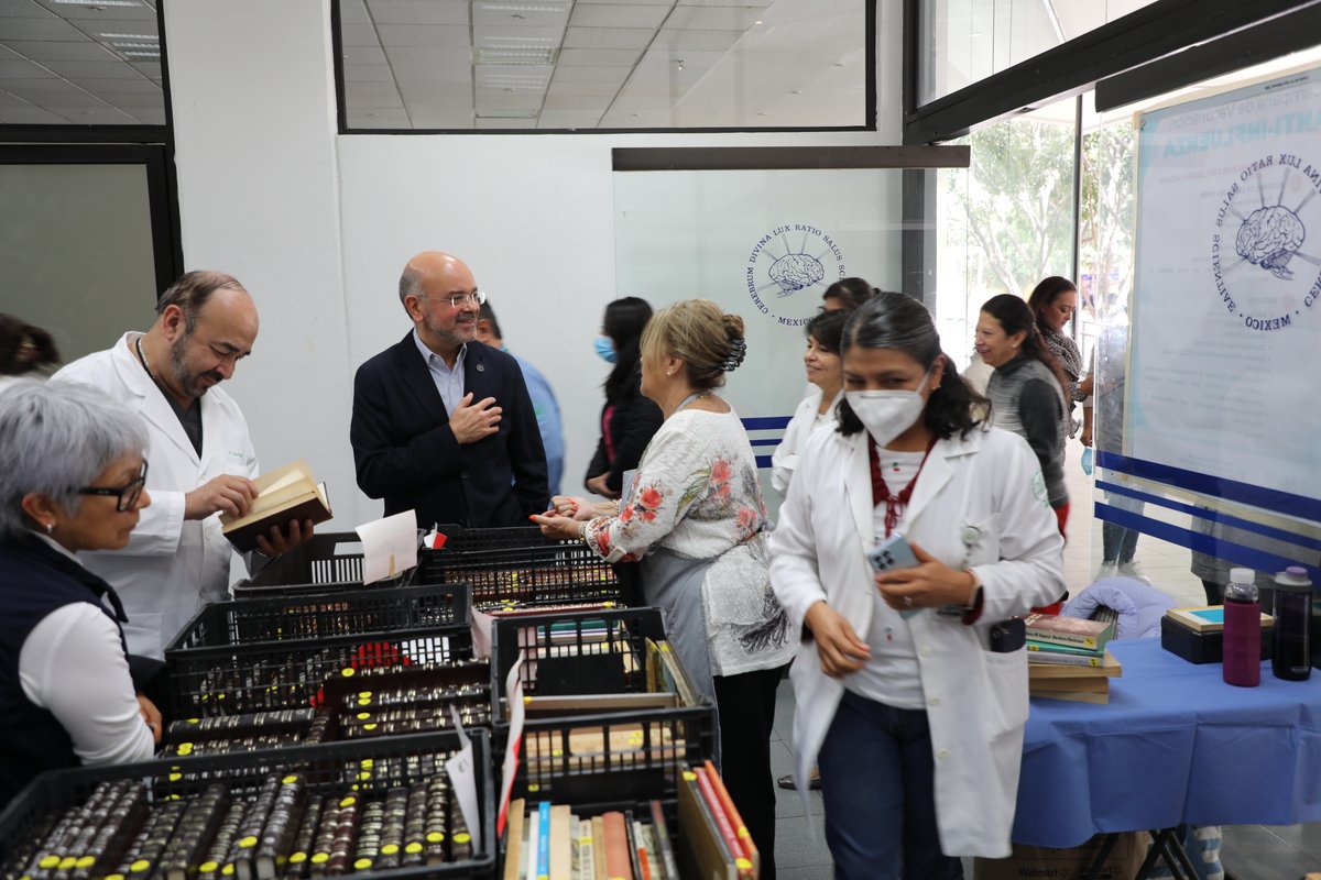INNNMVS's tweet photo. 🎀Nuestro cuerpo directivo inauguró la Feria del Libro "Leyendo y Ayudando", organizada por el equipo de Damas Voluntarias del @INNNMVS
📕📗📘📙📚📖Te esperamos desde el día de hoy y hasta el viernes 3 de noviembre.
🤝Unamos fuerzas en beneficio de quien más lo necesita. https://t.co/k0MImEshRK